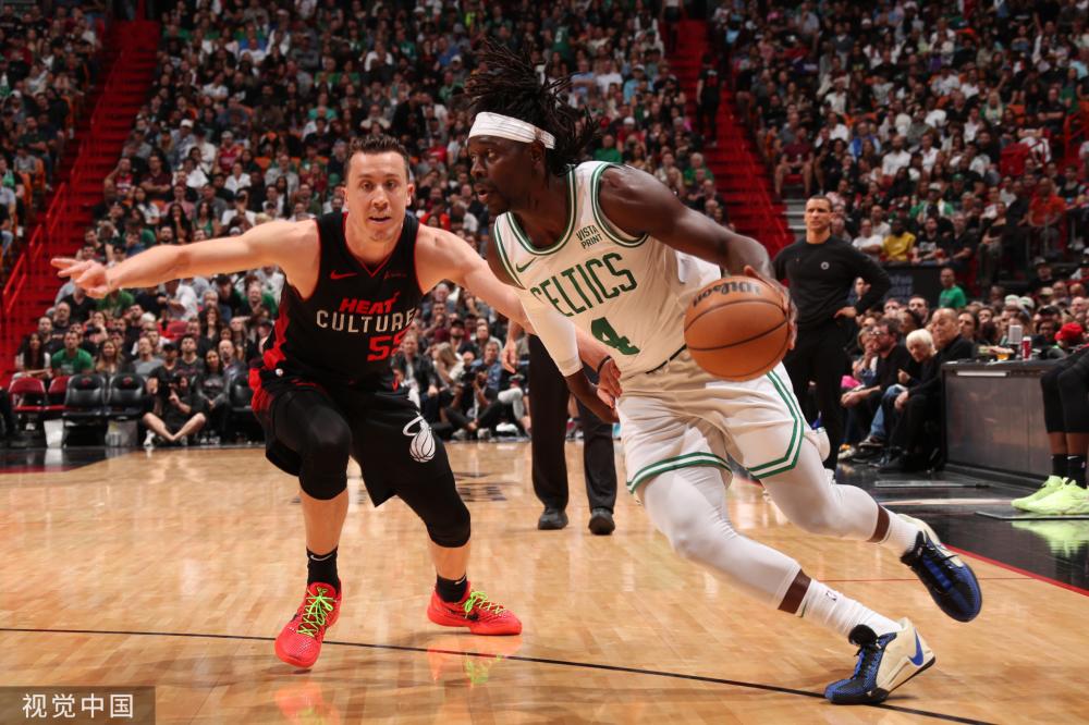 然敲响了警 然敲响了警